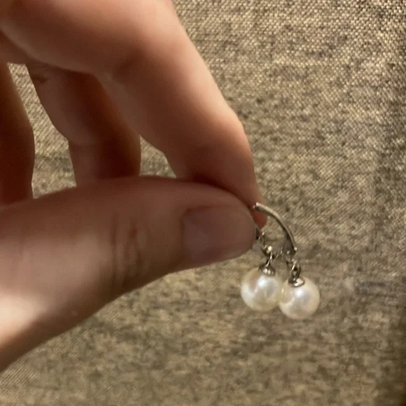 Cultured pearl drop earrings on 14k white gold hooks - Picture 2 of 2